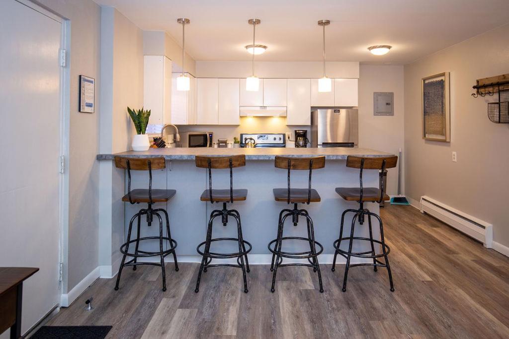 Hip & Urban Condo near the heart of Old Town - main image