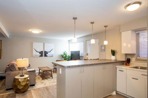 Hip & Urban Condo near the heart of Old Town - image 11