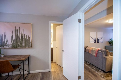Hip & Urban Condo near the heart of Old Town - image 15