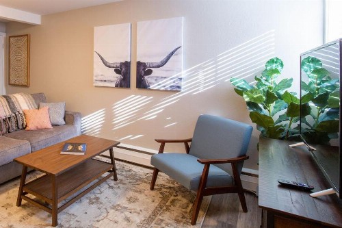 Hip & Urban Condo near the heart of Old Town - image 17