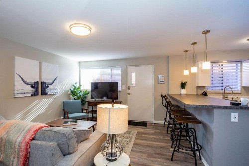 Hip & Urban Condo near the heart of Old Town - image 4