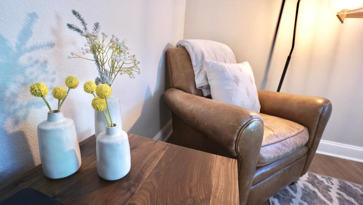 Gorgeous Guest Suite! Walk to Old Town & CSU! - image 2