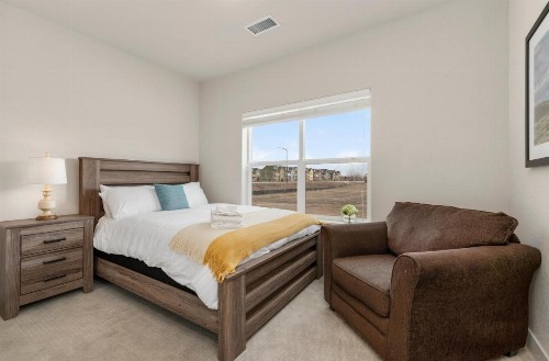 Modern Townhome Steps from the Brewery District! - image 3