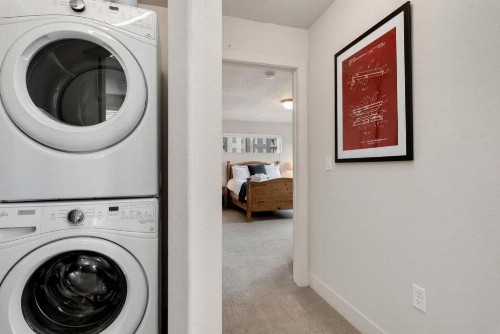 Modern Townhome Steps from the Brewery District! - image 9
