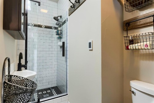 The Chic Guest Retreat in Old Town near CSU! - image 9