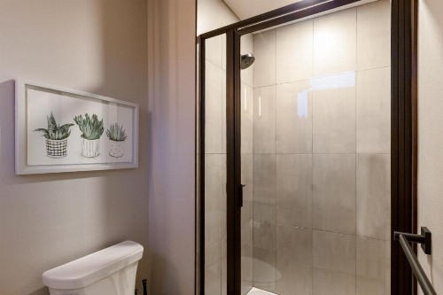 Urban Townhome near Old Town Breweries & River! - image 11
