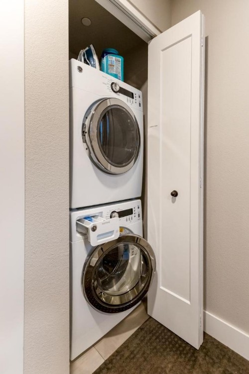 Urban Townhome near Old Town Breweries & River! - image 13