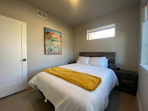 Urban Townhome near Old Town Breweries & River! - image 2