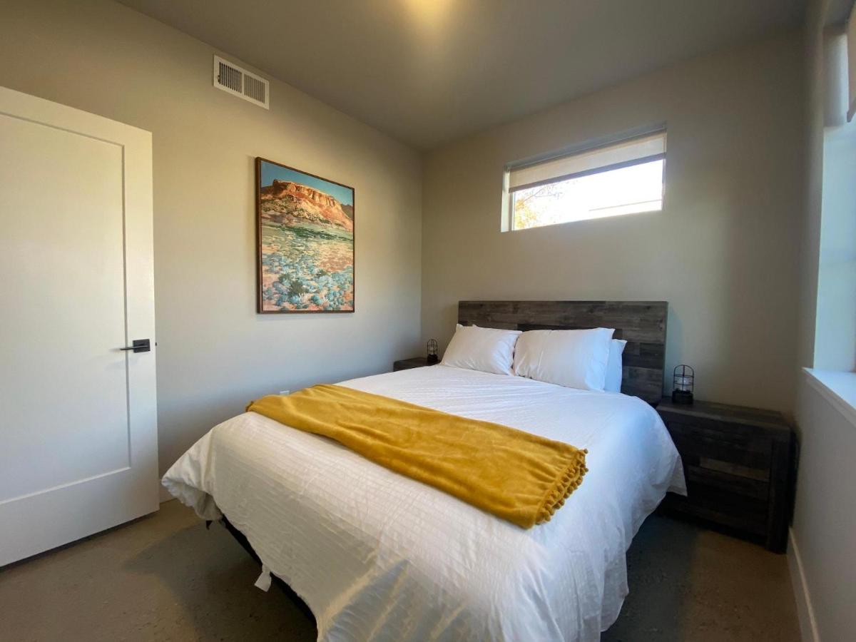 Urban Townhome near Old Town Breweries & River! - image 2