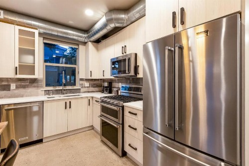 Urban Townhome near Old Town Breweries & River! - image 22