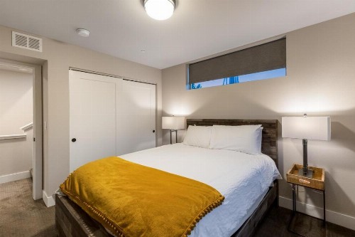 Urban Townhome near Old Town Breweries & River! - image 32