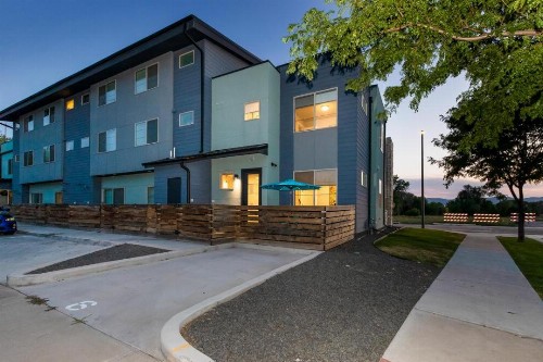 Urban Townhome near Old Town Breweries & River! - image 34