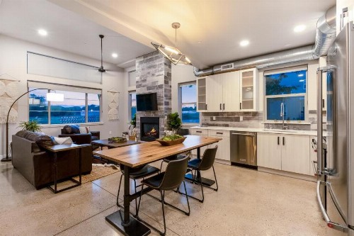Urban Townhome near Old Town Breweries & River! - image 36