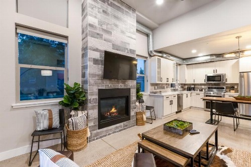 Urban Townhome near Old Town Breweries & River! - image 42