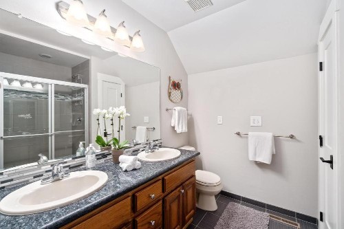 Outstanding Home with Incredible Views - image 17