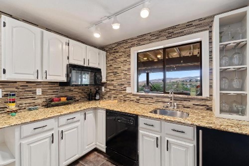 Outstanding Home with Incredible Views - image 23