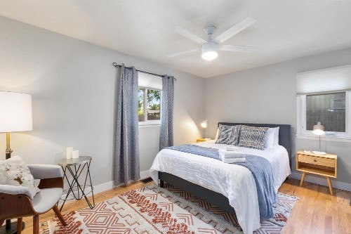 Fun & Funky Family-Friendly home near Old Town! - image 10