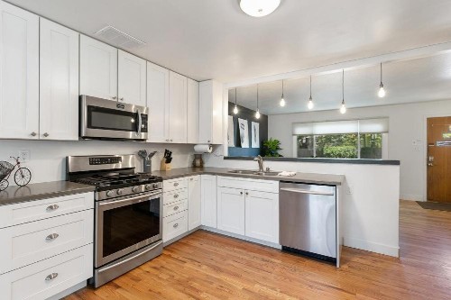 Fun & Funky Family-Friendly home near Old Town! - image 16