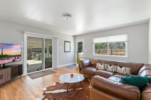 Fun & Funky Family-Friendly home near Old Town! - image 23