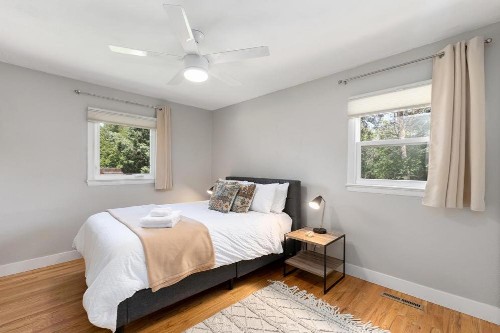Fun & Funky Family-Friendly home near Old Town! - image 26