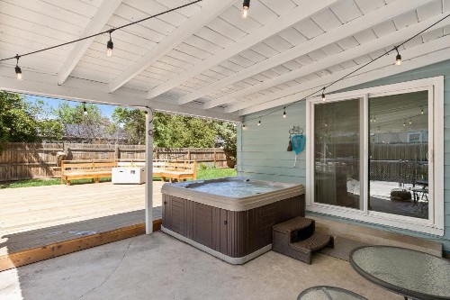 Fun & Funky Family-Friendly home near Old Town! - image 34