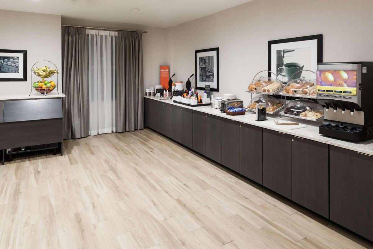 Hampton Inn Ft. Lauderdale/Downtown Las Olas Area - image 3