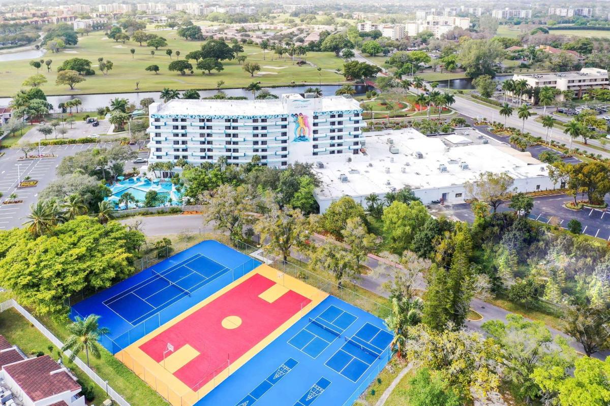 Chateau Mar Golf Resort - main image