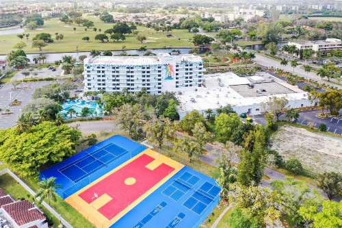 Chateau Mar Golf Resort - image 23