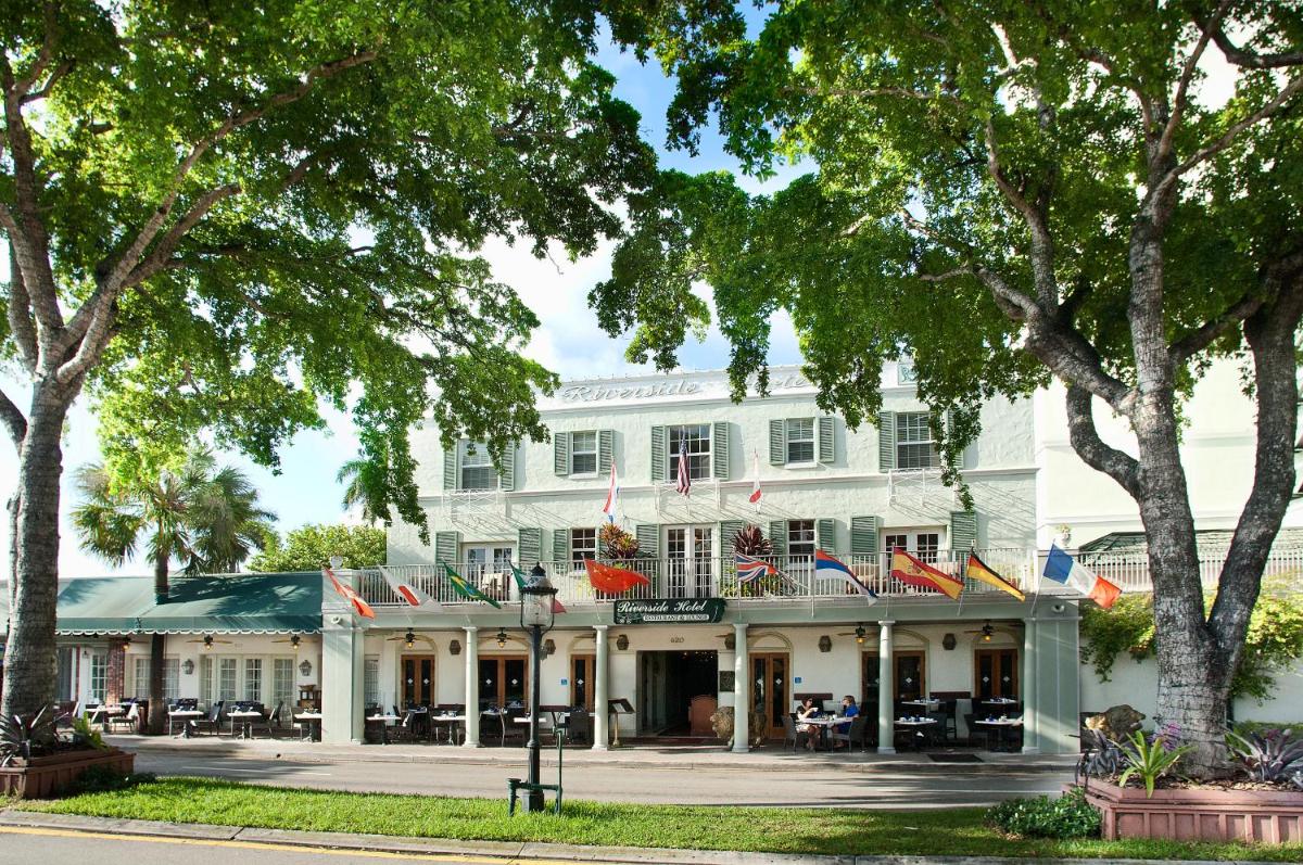 Riverside Hotel - image 3