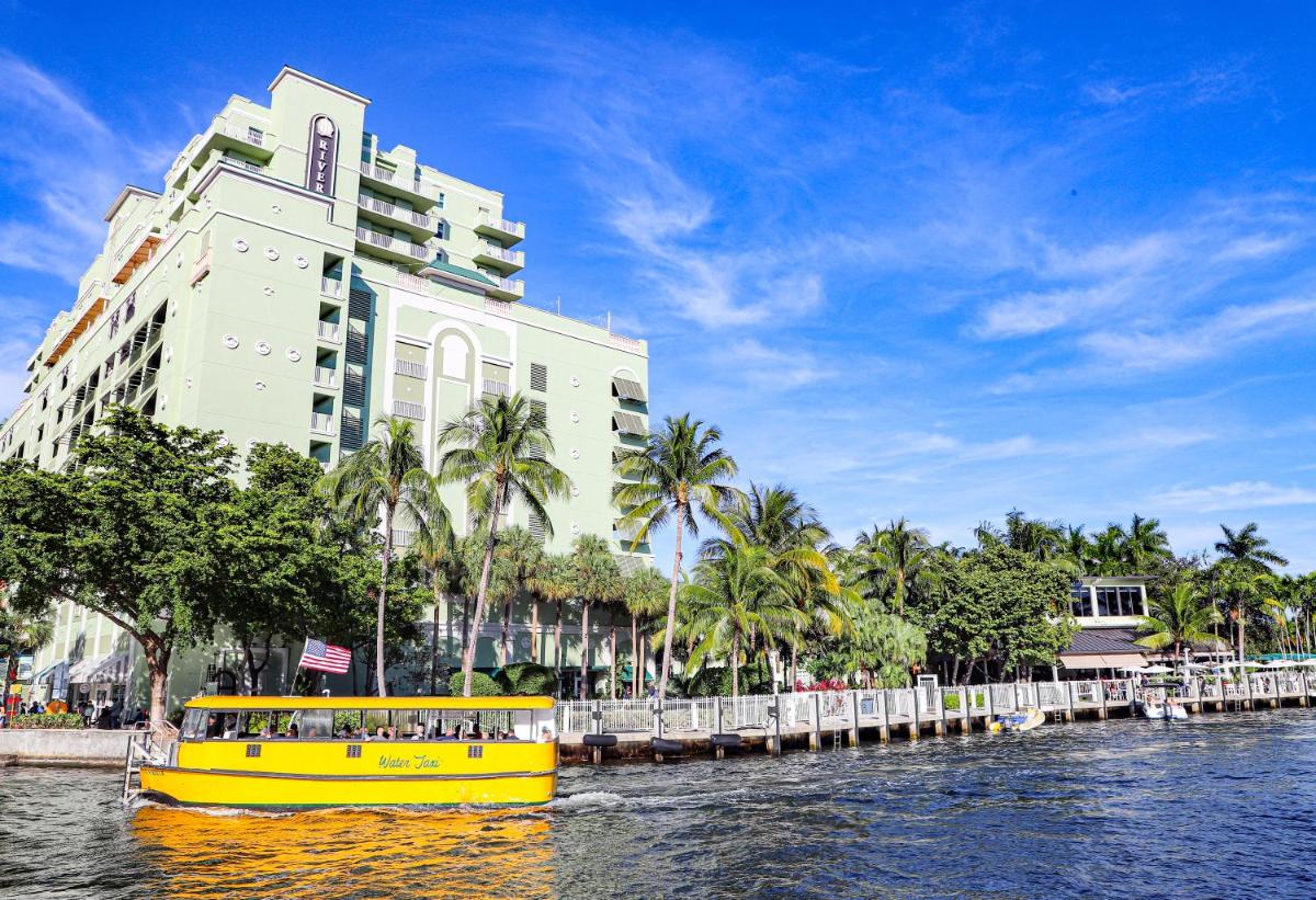 Riverside Hotel - image 6