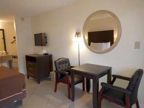 Red Carpet Inn Airport Fort Lauderdale - image 24