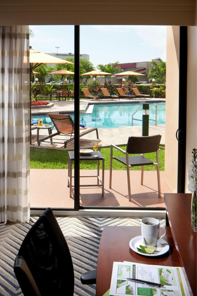 Courtyard by Marriott Fort Lauderdale East / Lauderdale-by-the-Sea - image 4