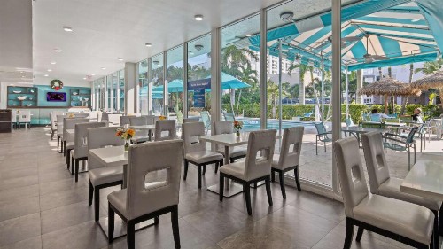 Best Western Plus Oceanside Inn - image 8