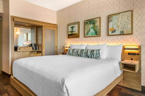 Cambria Hotel Fort Lauderdale Beach - image 17