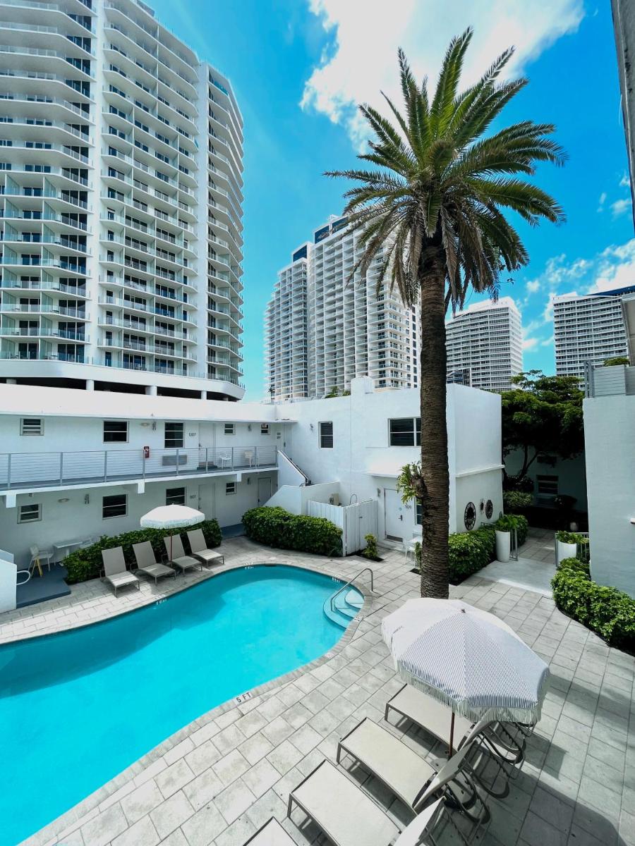 Aqua Hotel - main image