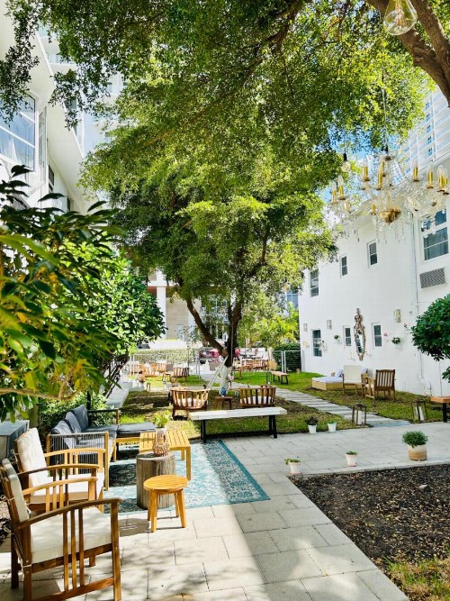 Aqua Hotel - image 11