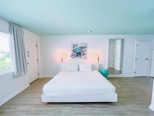 Aqua Hotel - image 20