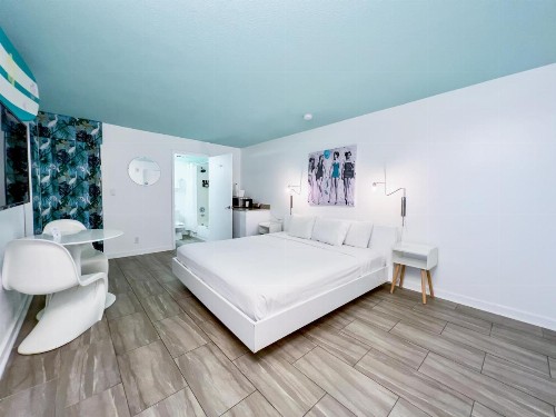 Aqua Hotel - image 40