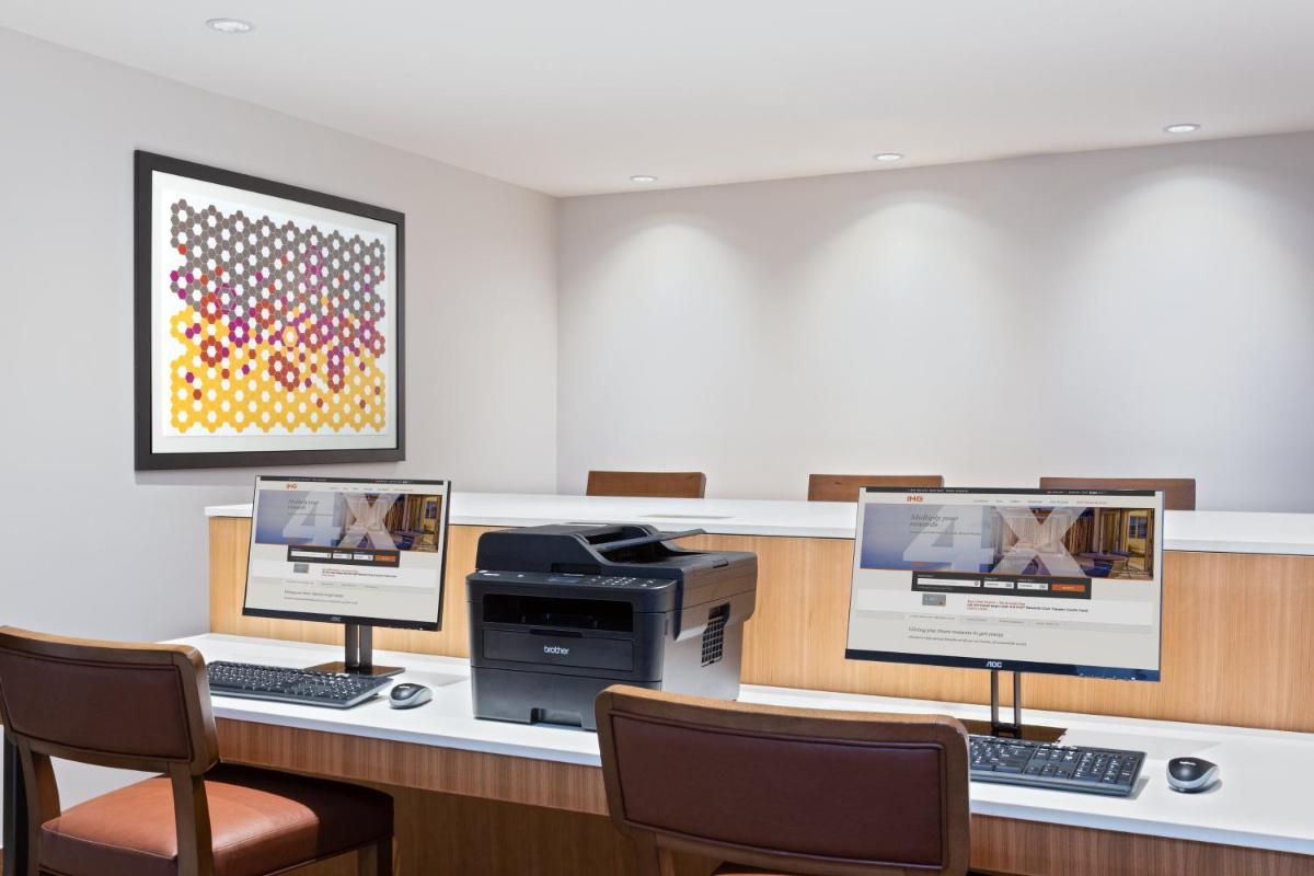 Holiday Inn Express Cruise Airport an IHG Hotel - image 2