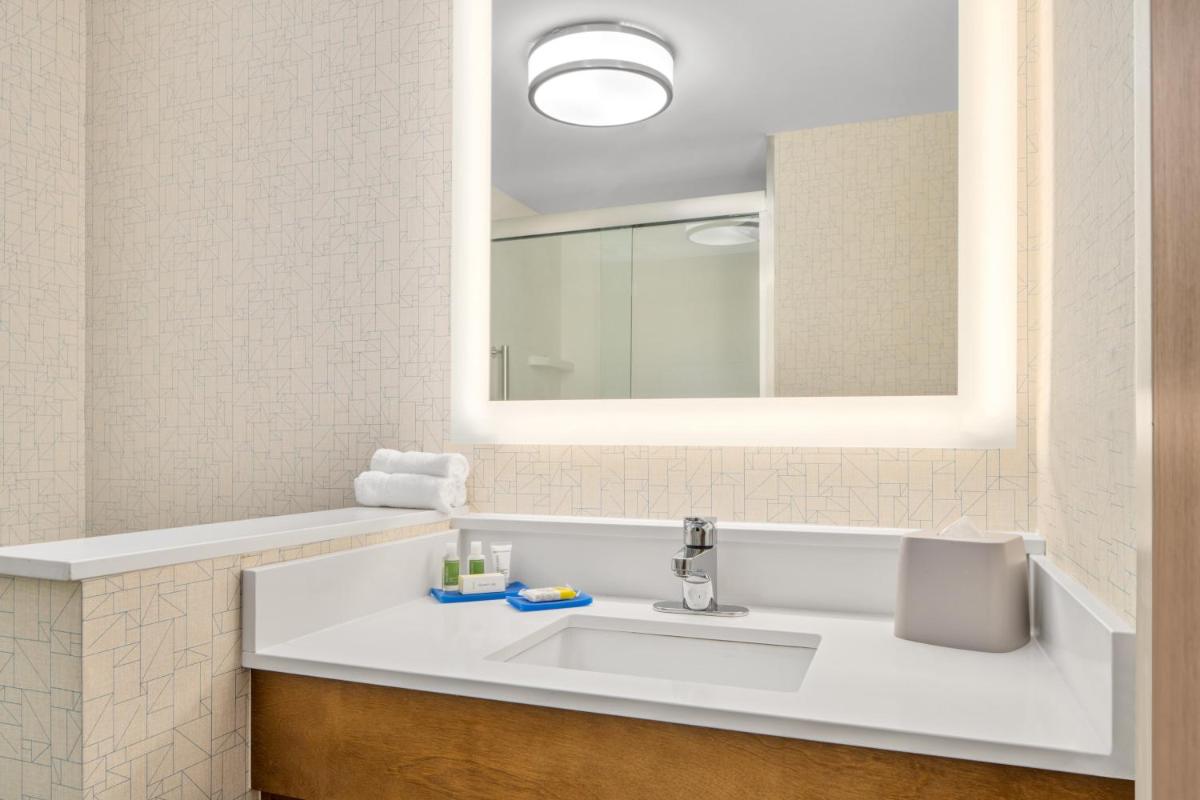 Holiday Inn Express Cruise Airport an IHG Hotel - image 7