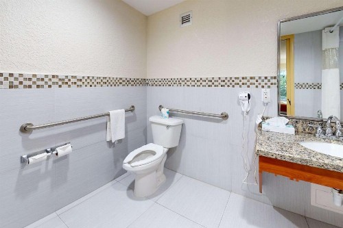 Rodeway Inn & Suites Fort Lauderdale Airport & Cruise Port - image 26