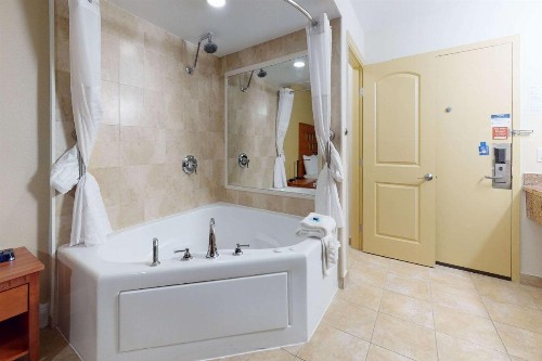 Rodeway Inn & Suites Fort Lauderdale Airport & Cruise Port - image 27