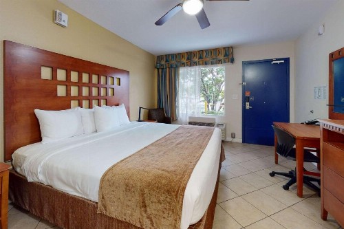 Rodeway Inn & Suites Fort Lauderdale Airport & Cruise Port - image 28