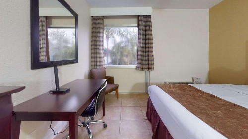 Rodeway Inn & Suites Fort Lauderdale Airport & Cruise Port - image 31