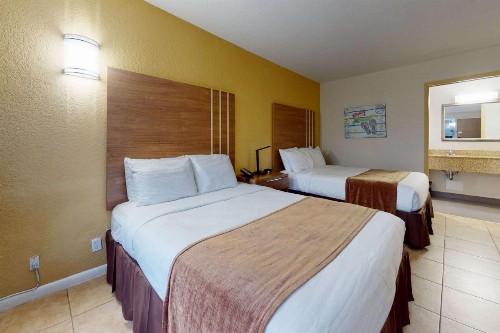 Rodeway Inn & Suites Fort Lauderdale Airport & Cruise Port - image 33
