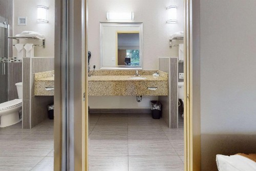 Rodeway Inn & Suites Fort Lauderdale Airport & Cruise Port - image 37