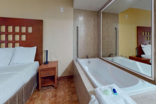 Rodeway Inn & Suites Fort Lauderdale Airport & Cruise Port - image 41
