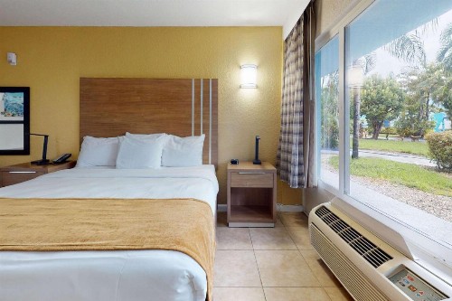 Rodeway Inn & Suites Fort Lauderdale Airport & Cruise Port - image 43