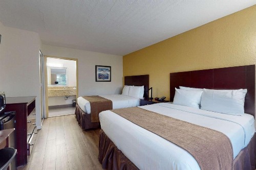 Rodeway Inn & Suites Fort Lauderdale Airport & Cruise Port - image 9