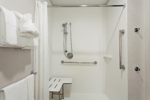 Holiday Inn Express Hotel & Suites Fort Lauderdale Airport/Cruise Port an IHG Hotel - image 27